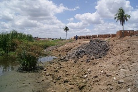 Construtoras degradam Lagoa Subaé 
