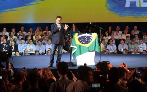 Acio Neves  oficializado candidato a presidente 