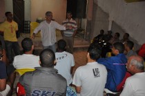 Z Neto dialoga com moradores do Mochila II