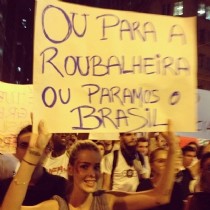 Dilma defende protestos e diz que governo ouve 