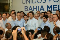 Unio das oposies na Bahia  oficializada com a presena de Acio Neves 
