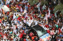 Presença de Dilma atrai multidão ao centro de Feira de Santana