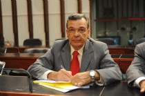 Deputado critica PEC que concede penso vitalcia a ex-governadores na Bahia
