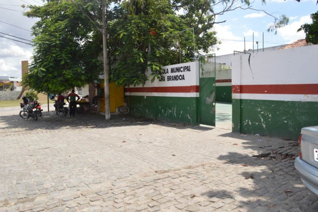 Professor denuncia extino de escolas noturnas em Feira de Santana