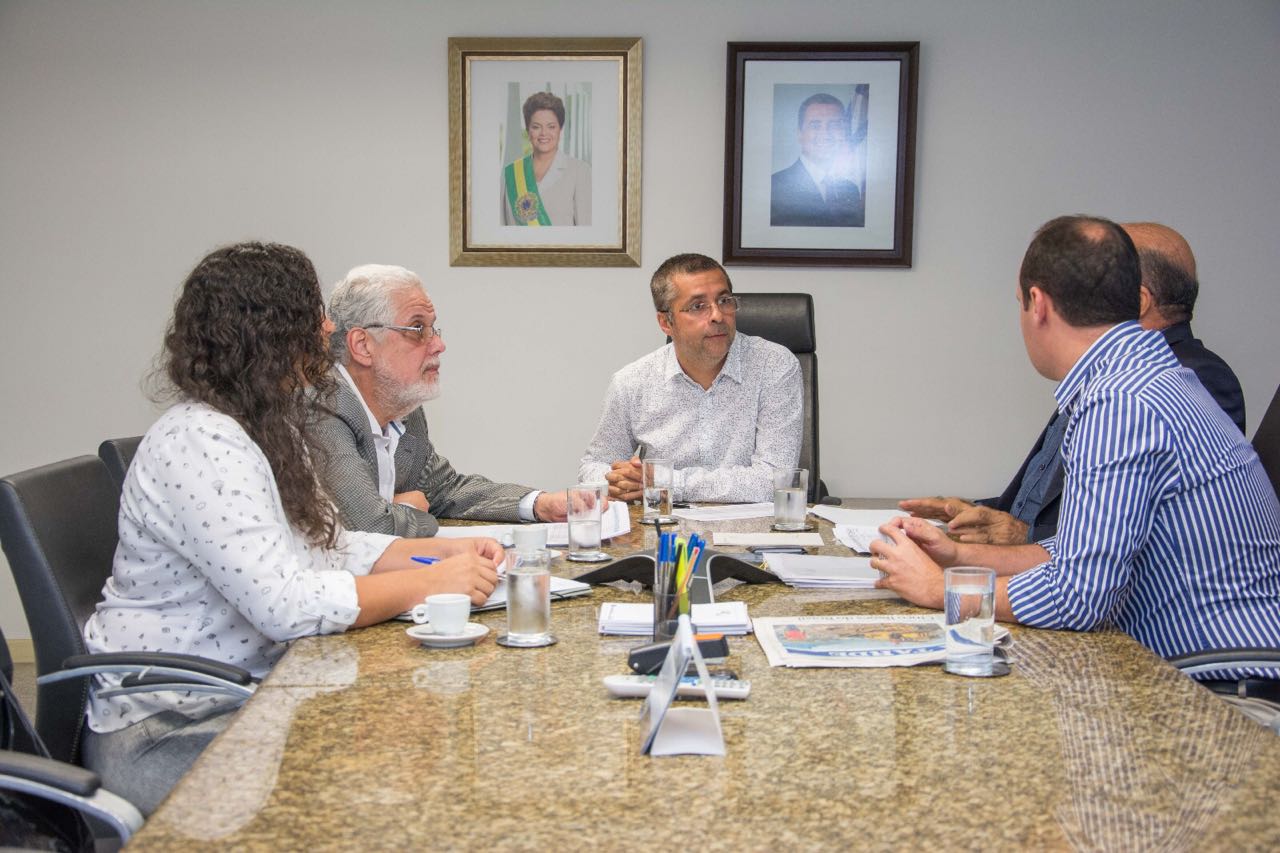 Secretrio Fernando Torres se rene com deputado Jorge Solla
