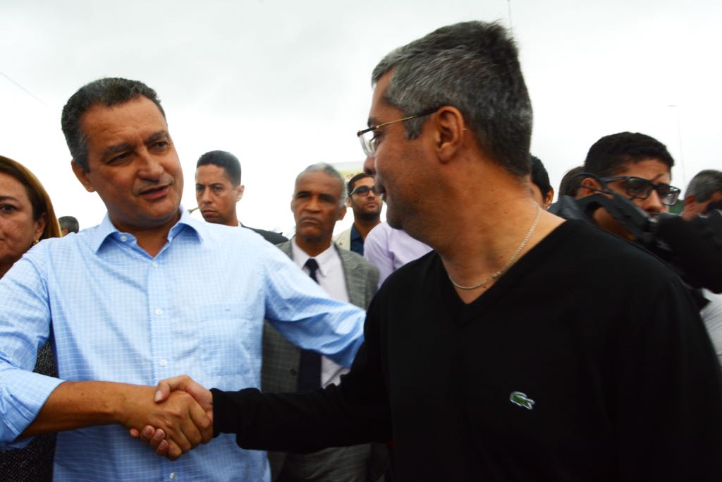 Governador inaugura novo viaduto em Salvador 
