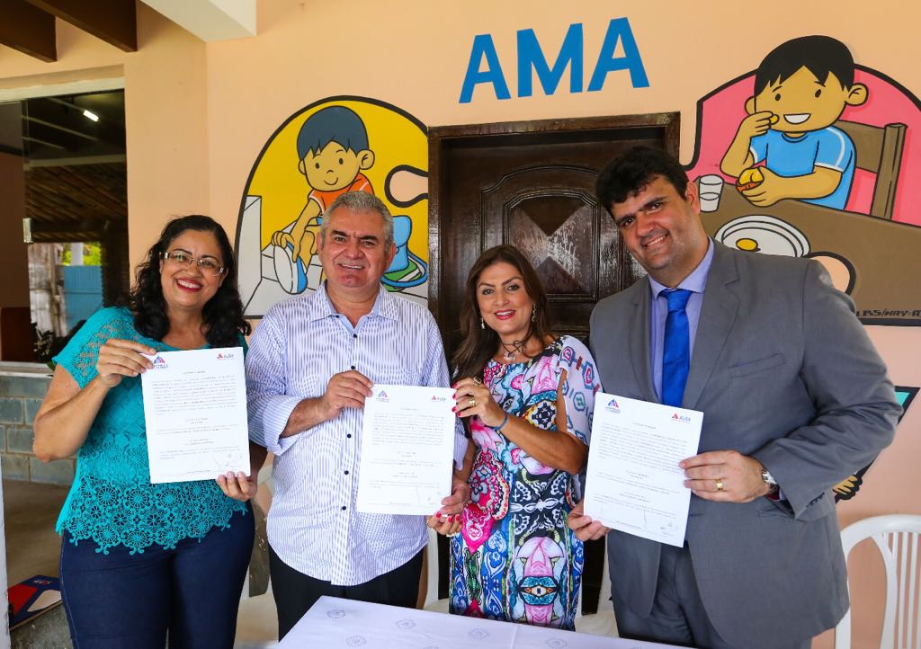 Assembleia firma convênio com Associação de amigos do Autista da Bahia