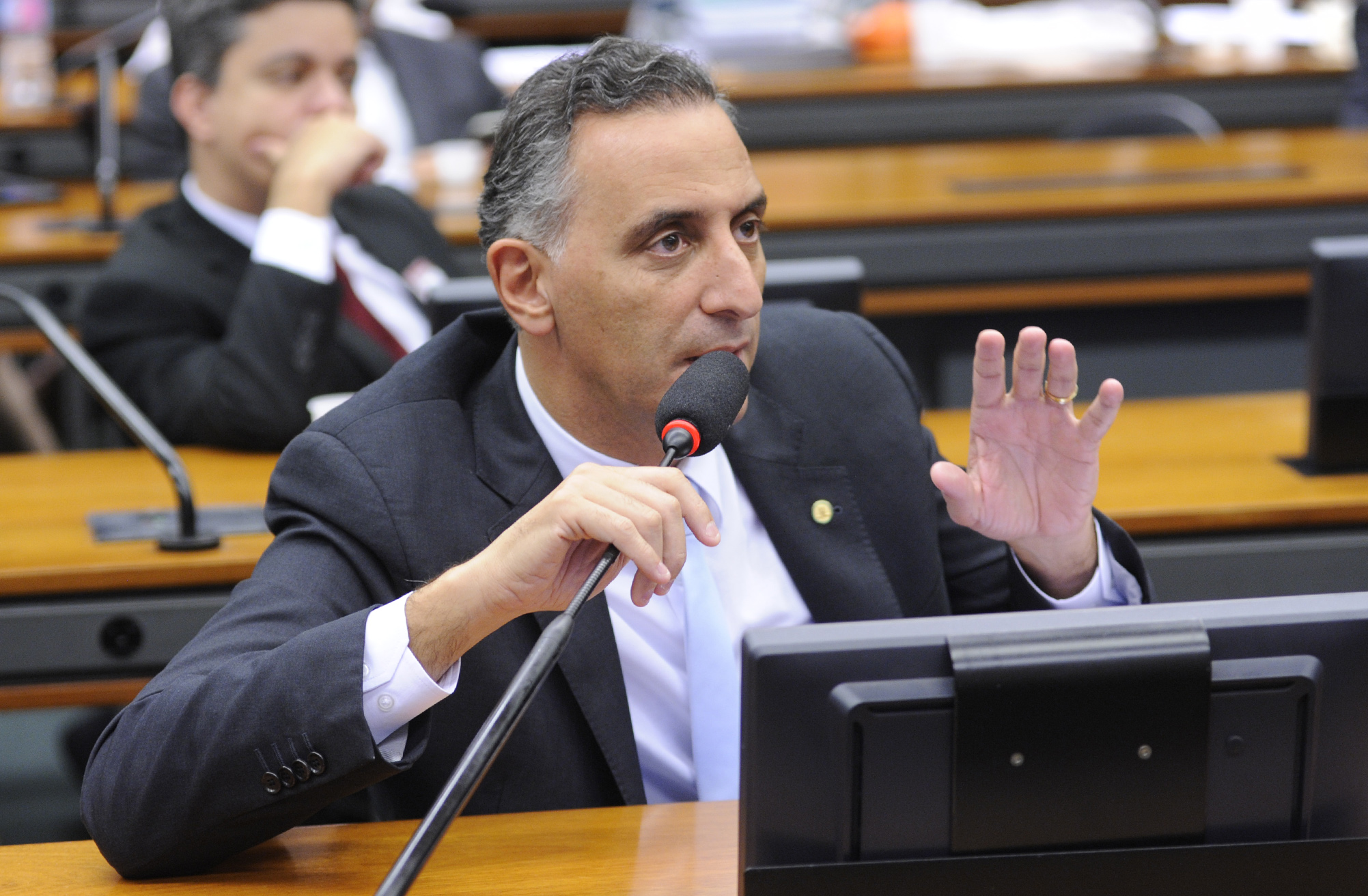 Projeto exige que prefeitos detalhem situação dos municípios seis meses antes de eleição