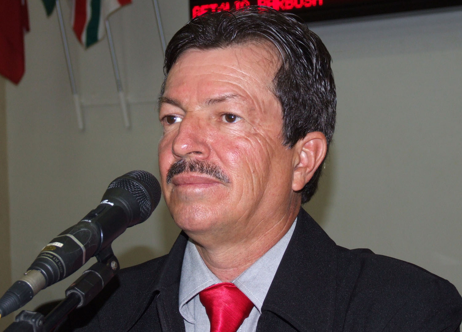 Ex-vereador se autodeclara prefeito de Feira 